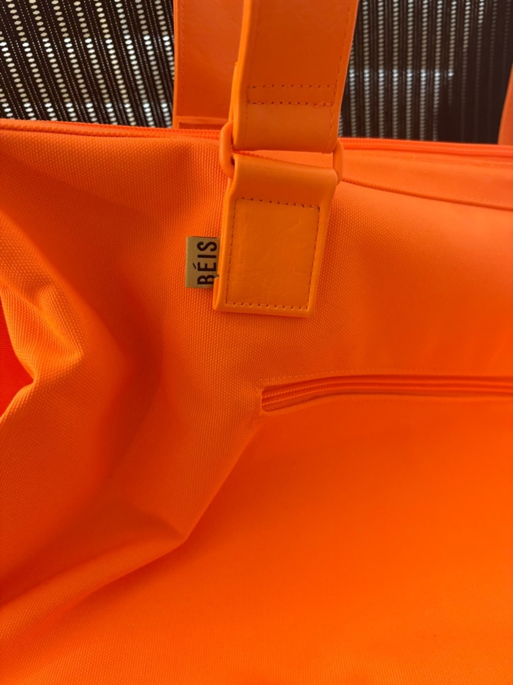 BÉIS Weekender Bag in Creamsicle - Picture 3 of 8